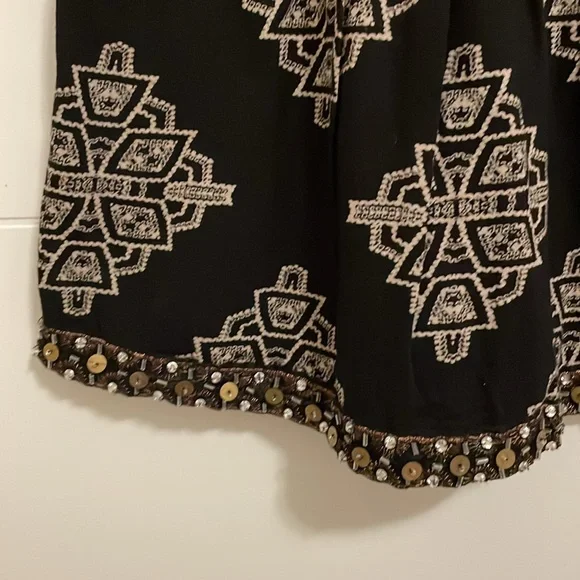 Akemi + Kin (Anthro) Romy Block Print Beaded Top - Picture 5 of 8